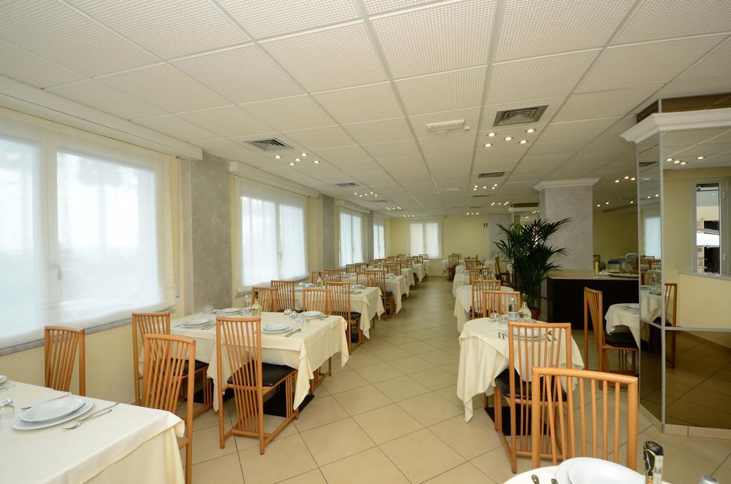 Hotel Lido Mazzini Loano Esterno foto