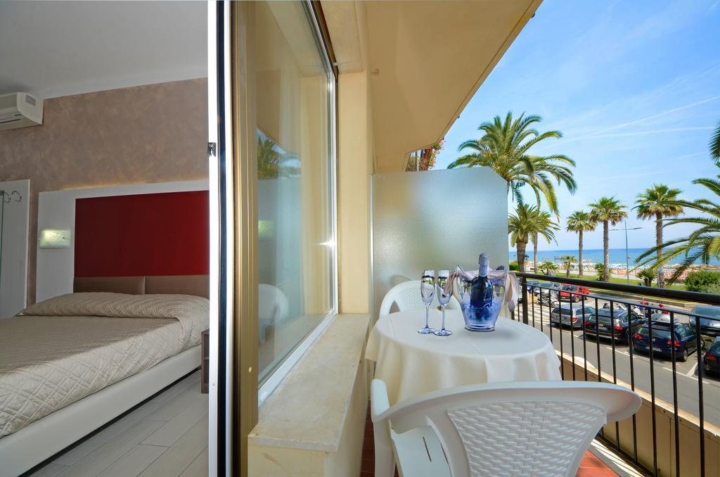 Hotel Lido Mazzini Loano Esterno foto