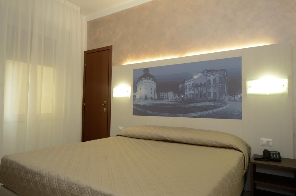 Hotel Lido Mazzini Loano Camera foto
